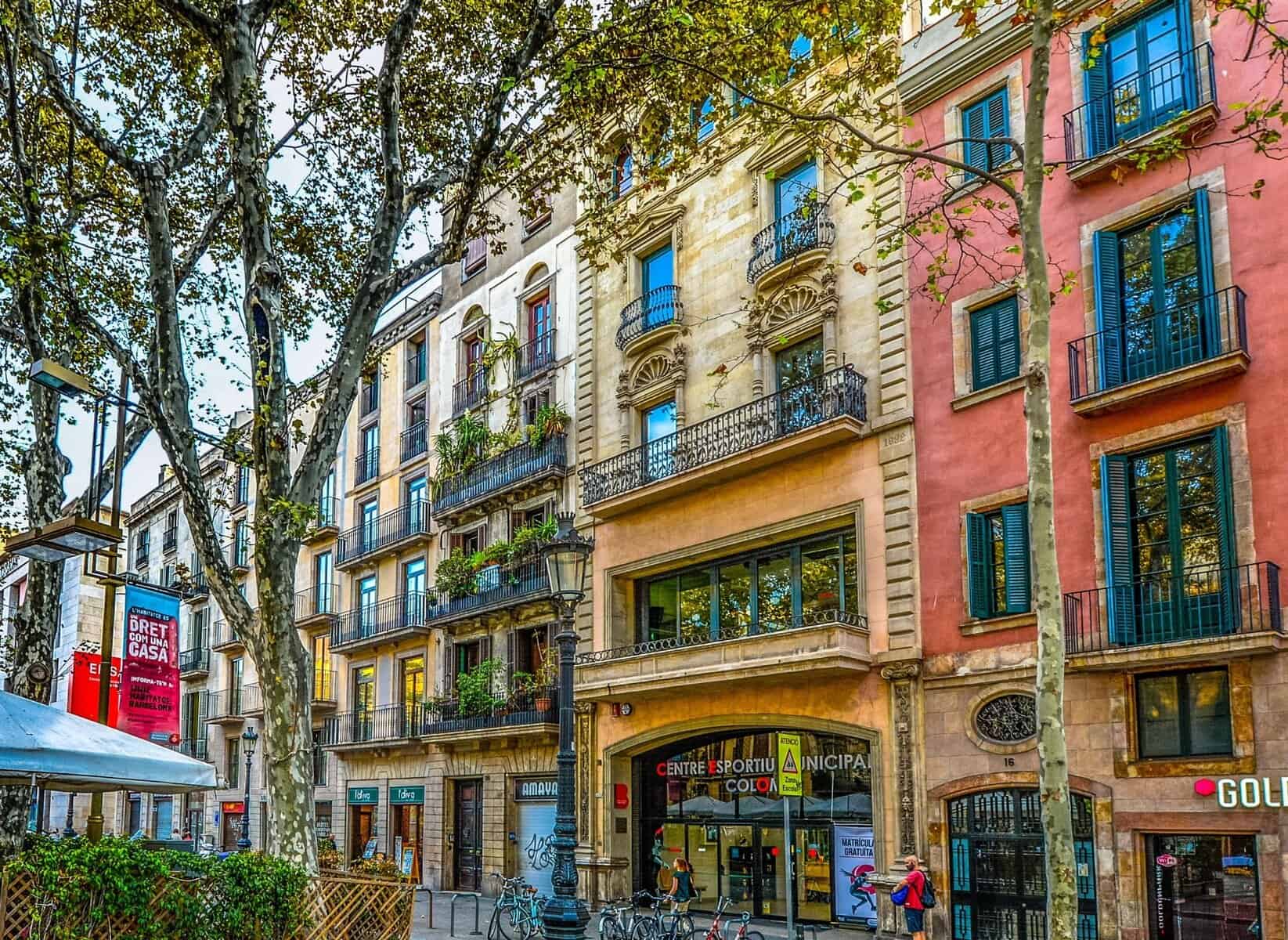 Edificio costumbrista